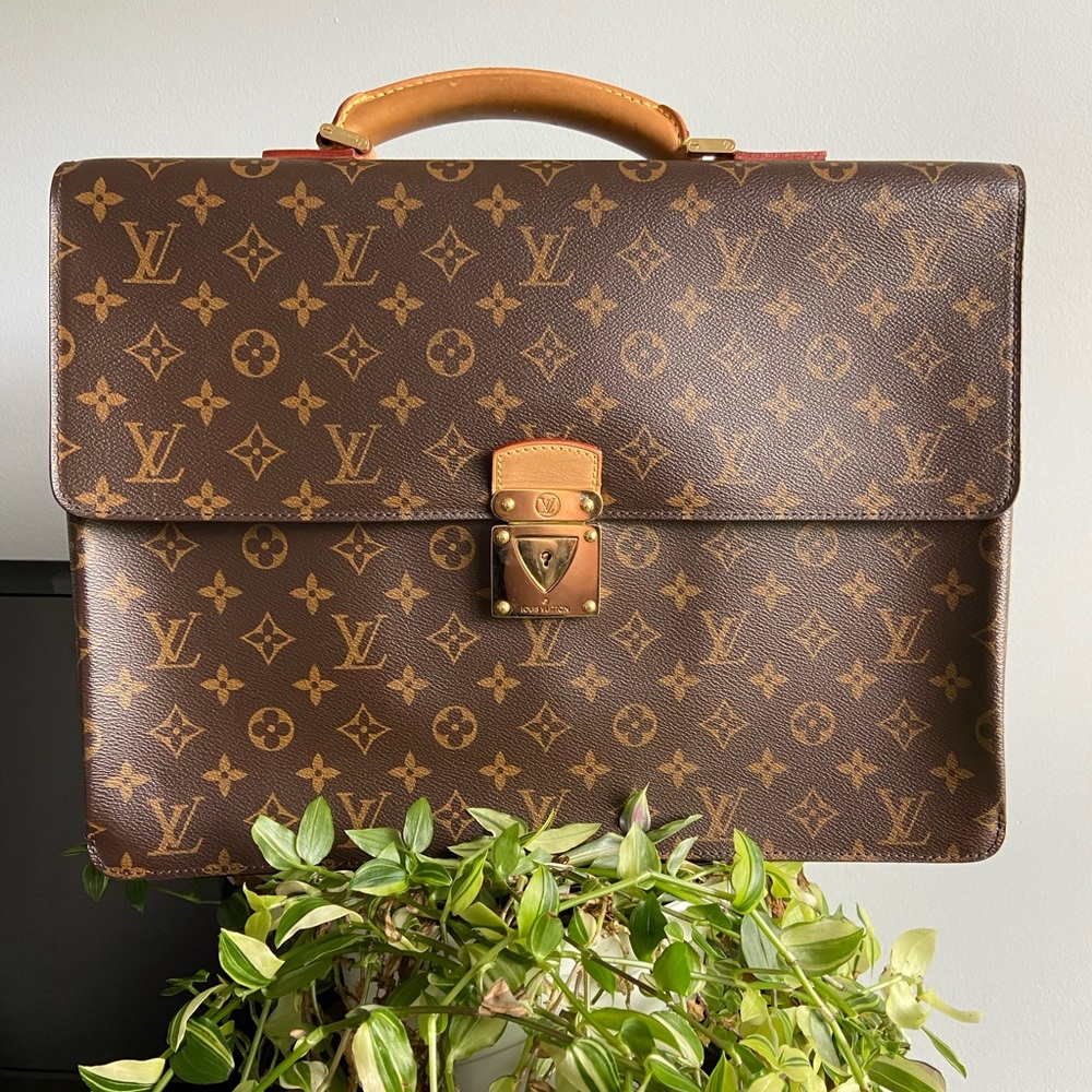Louis Vuitton Laguito Briefcase. Monogram canvas. Has one of two keys.